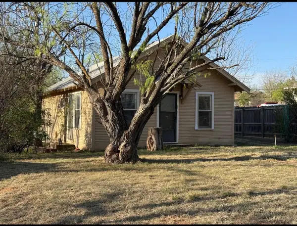 718 E Oliver Street, Stamford, TX 79553