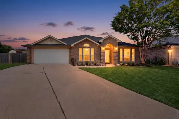 1012 Hidden View Court, Burleson, TX 76028