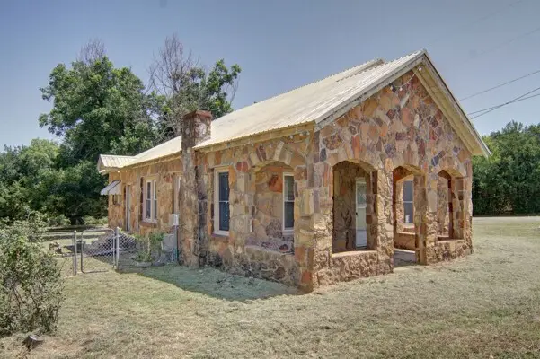306 Cedar Street, Palo Pinto, TX 76484 - #2
