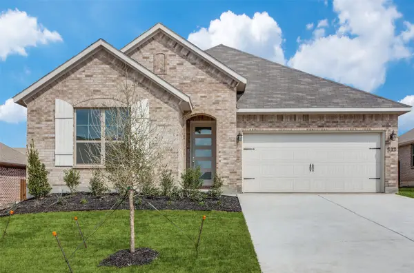 533 Hillcrest Circle, Justin, TX 76247