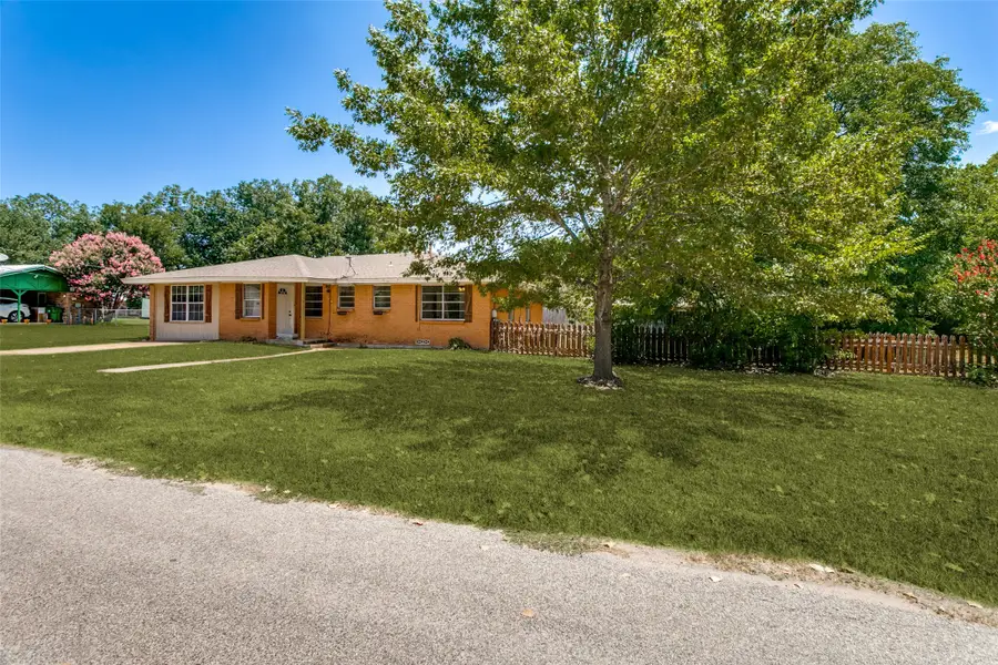 308 N Avenue C, Springtown, TX 76082 - #3