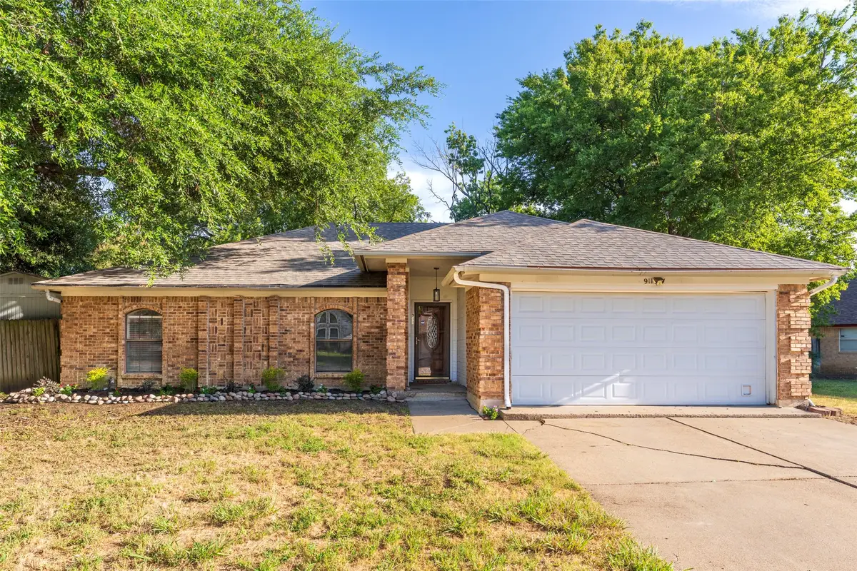 911 Gwinnett Circle, Arlington, TX 76017 - #1