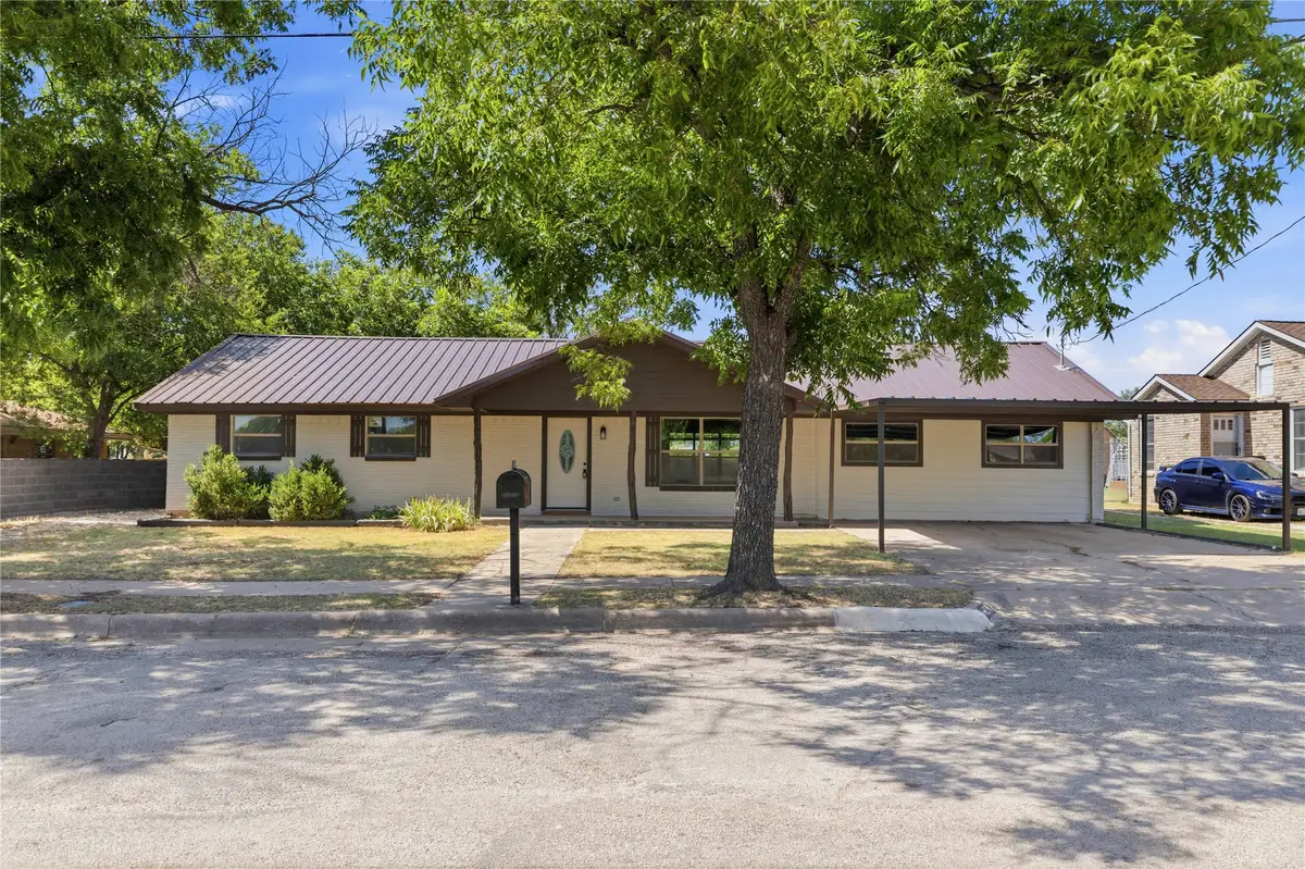 809 W Liveoak Street, Coleman, TX 76834 - #1