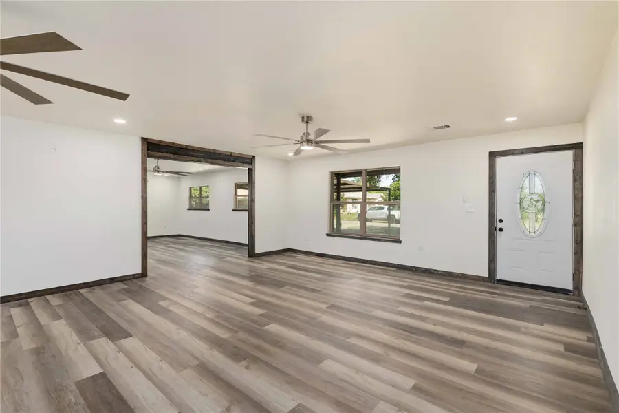 809 W Liveoak Street, Coleman, TX 76834 - #3