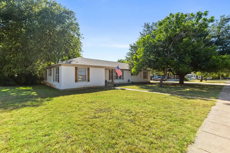 413 S Tyler Street, McGregor, TX 76657 - #2