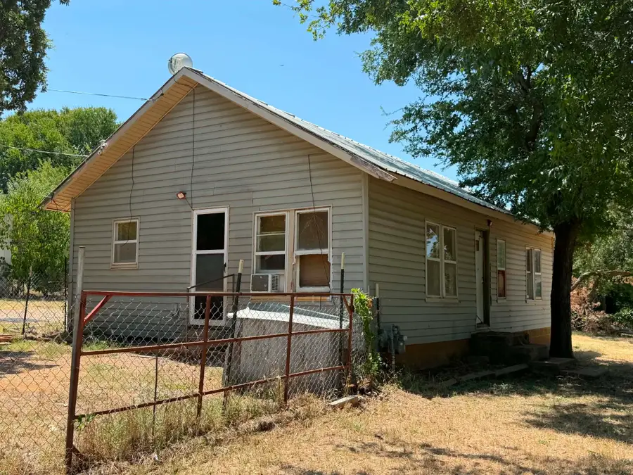 706 Ribble Road, Graham, TX 76450 - #2