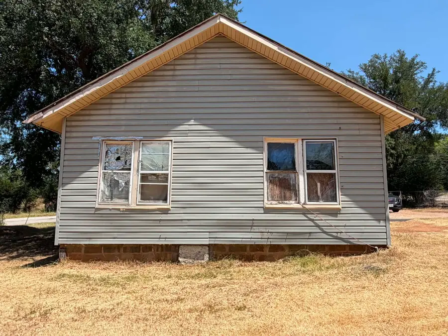 706 Ribble Road, Graham, TX 76450 - #3