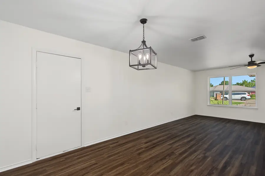 815 Steve Ct, Sanger, TX 76266 - #3