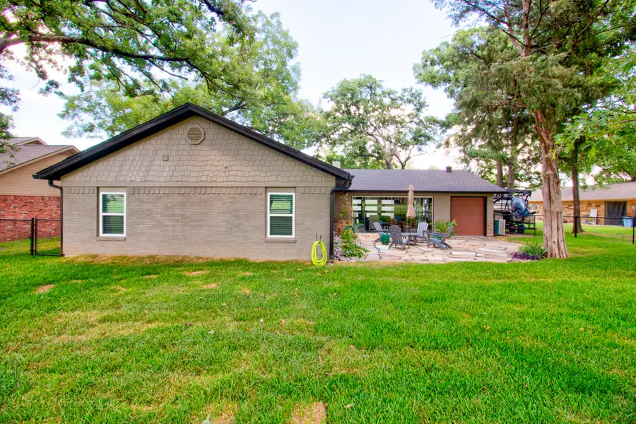 1118 Kiowa Drive W, Gainesville, TX 76240 - #2