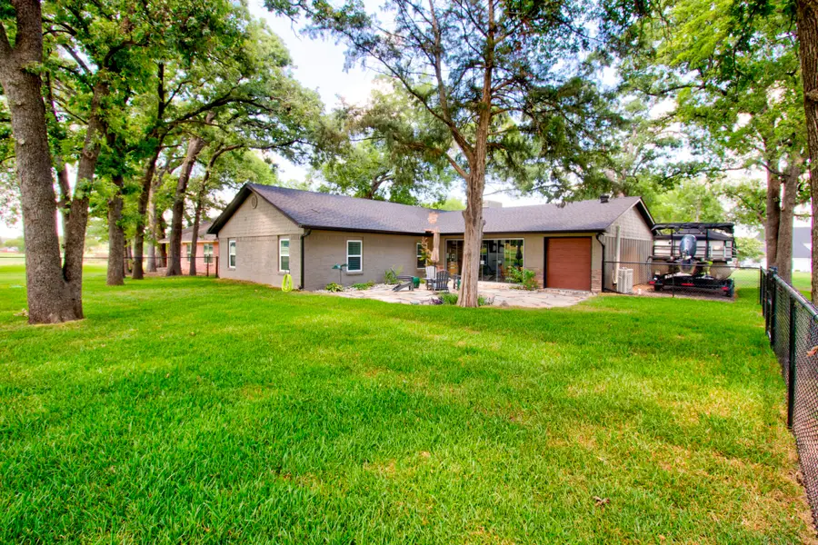 1118 Kiowa Drive W, Gainesville, TX 76240 - #3