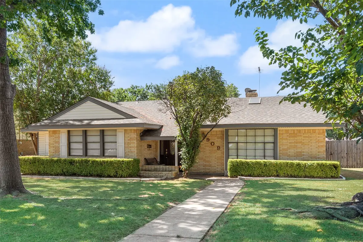 909 Egyptian Way, Grand Prairie, TX 75050 - #1