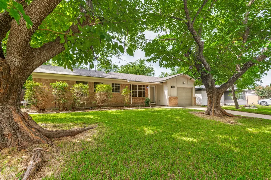 705 W Cedar Street, Hurst, TX 76053 - #2