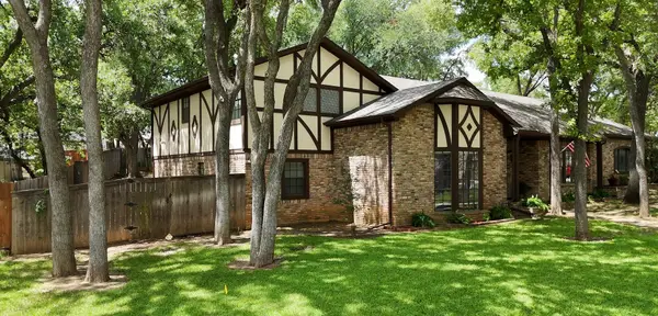 304 Paloverde Lane, Fort Worth, TX 76112