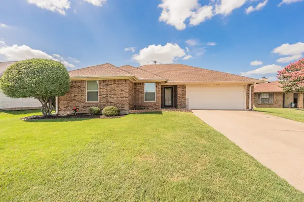 8252 Lesley Lane, Watauga, TX 76148