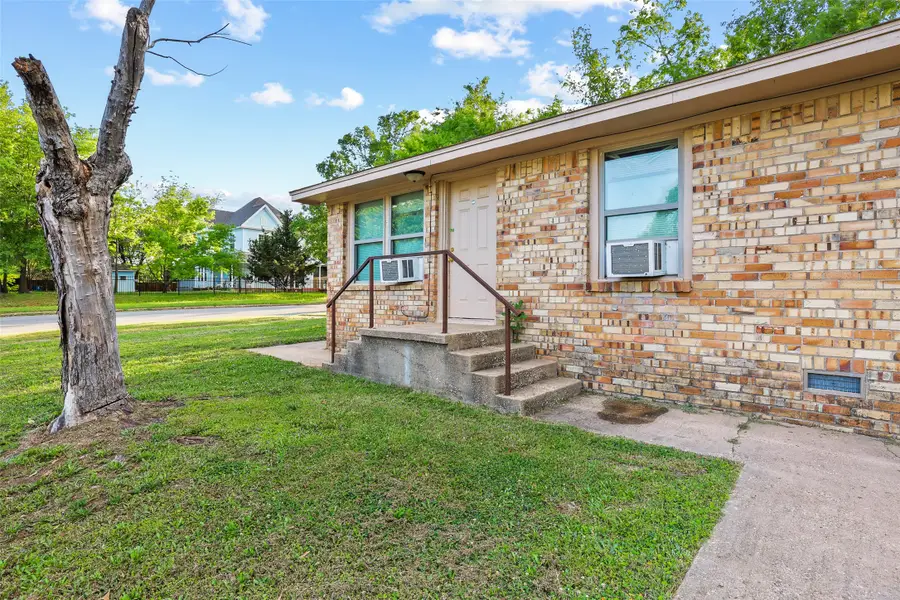 701 W Hull Street #101-2, Denison, TX 75020 - #3