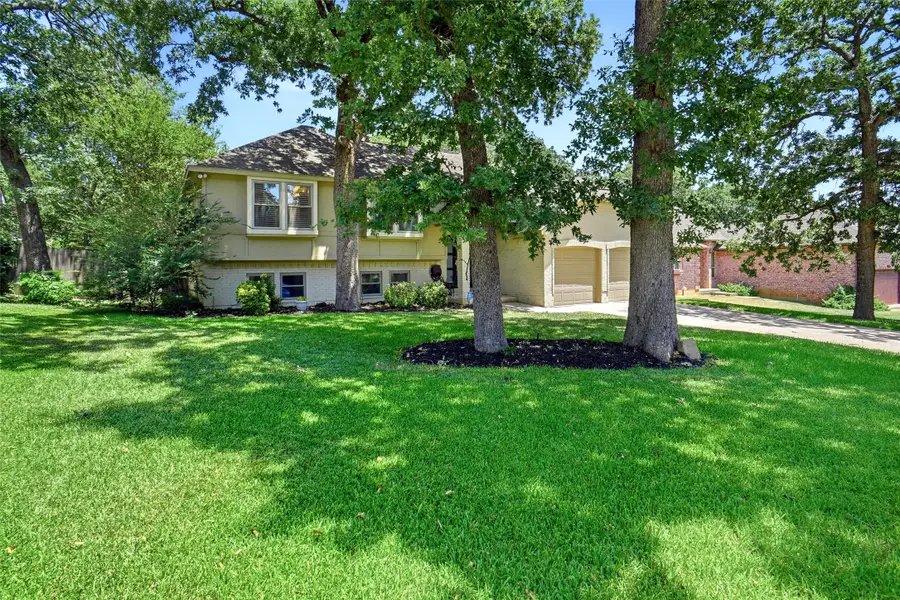 6813 Parkwood Drive, North Richland Hills, TX 76182 - #2
