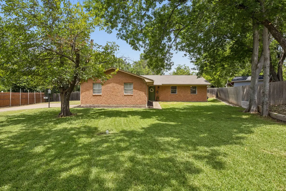 1034 8th Street, Grand Prairie, TX 75050 - #1