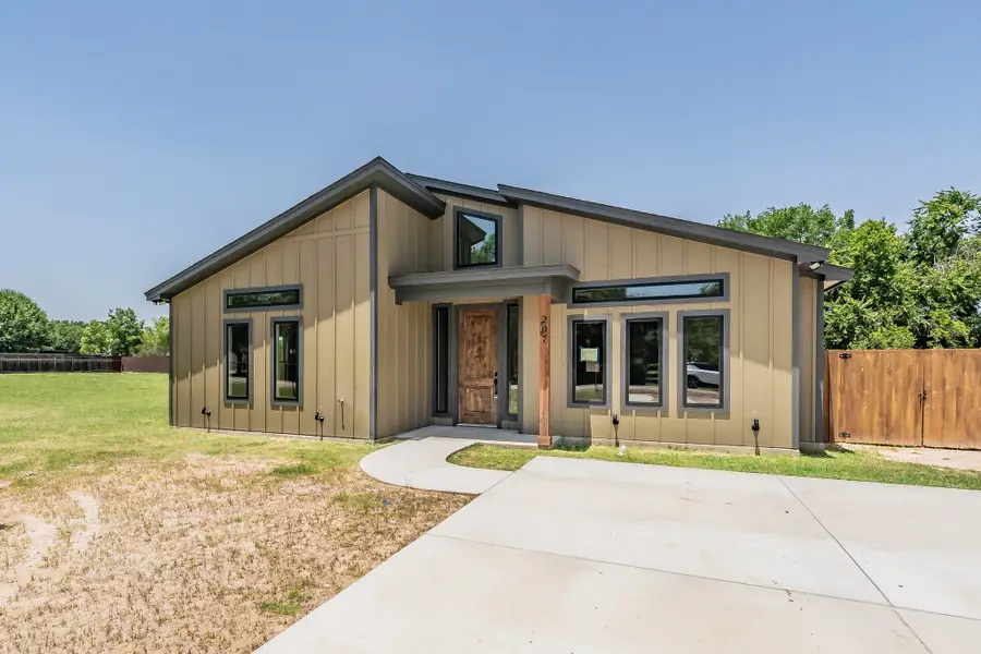 207 Stevens Street, Bridgeport, TX 76426 - #2