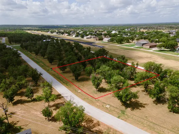 913 E Landings Drive, Granbury, TX 76049