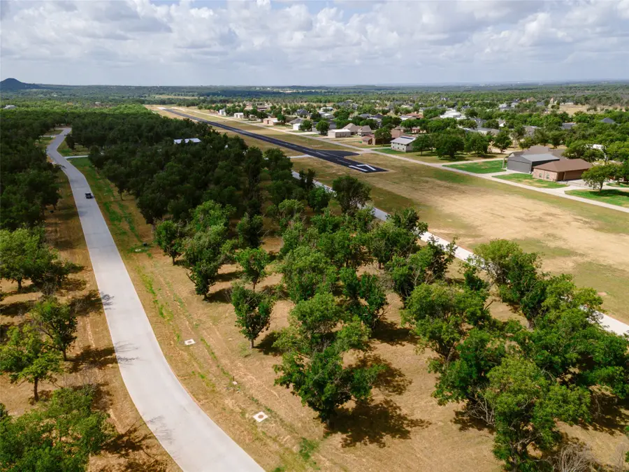 913 E Landings Drive, Granbury, TX 76049 - #2
