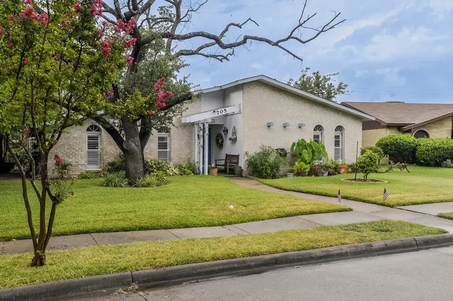 705 Bluebonnet Drive, Grand Prairie, TX 75052 - #3