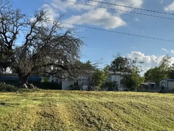534 E Pierson Street, Hamilton, TX 76531