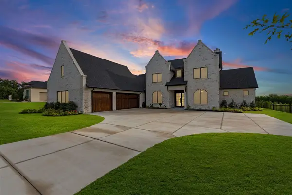 2704 Veridian Point Drive, Burleson, TX 76028