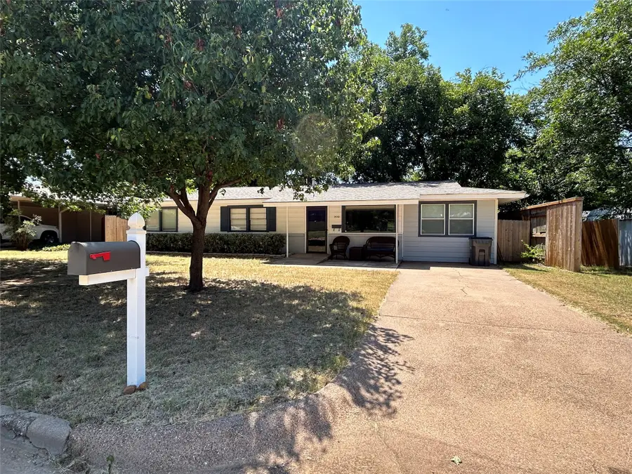 908 Fairview Street, Graham, TX 76450 - #3