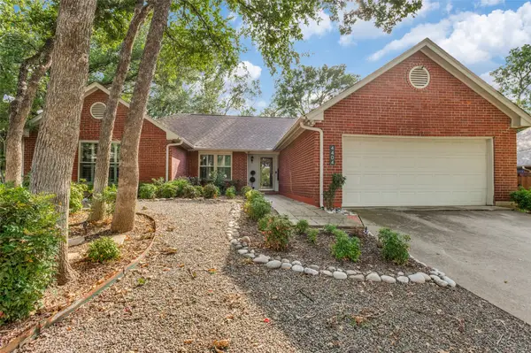 4404 Oak Brook Court, Arlington, TX 76016
