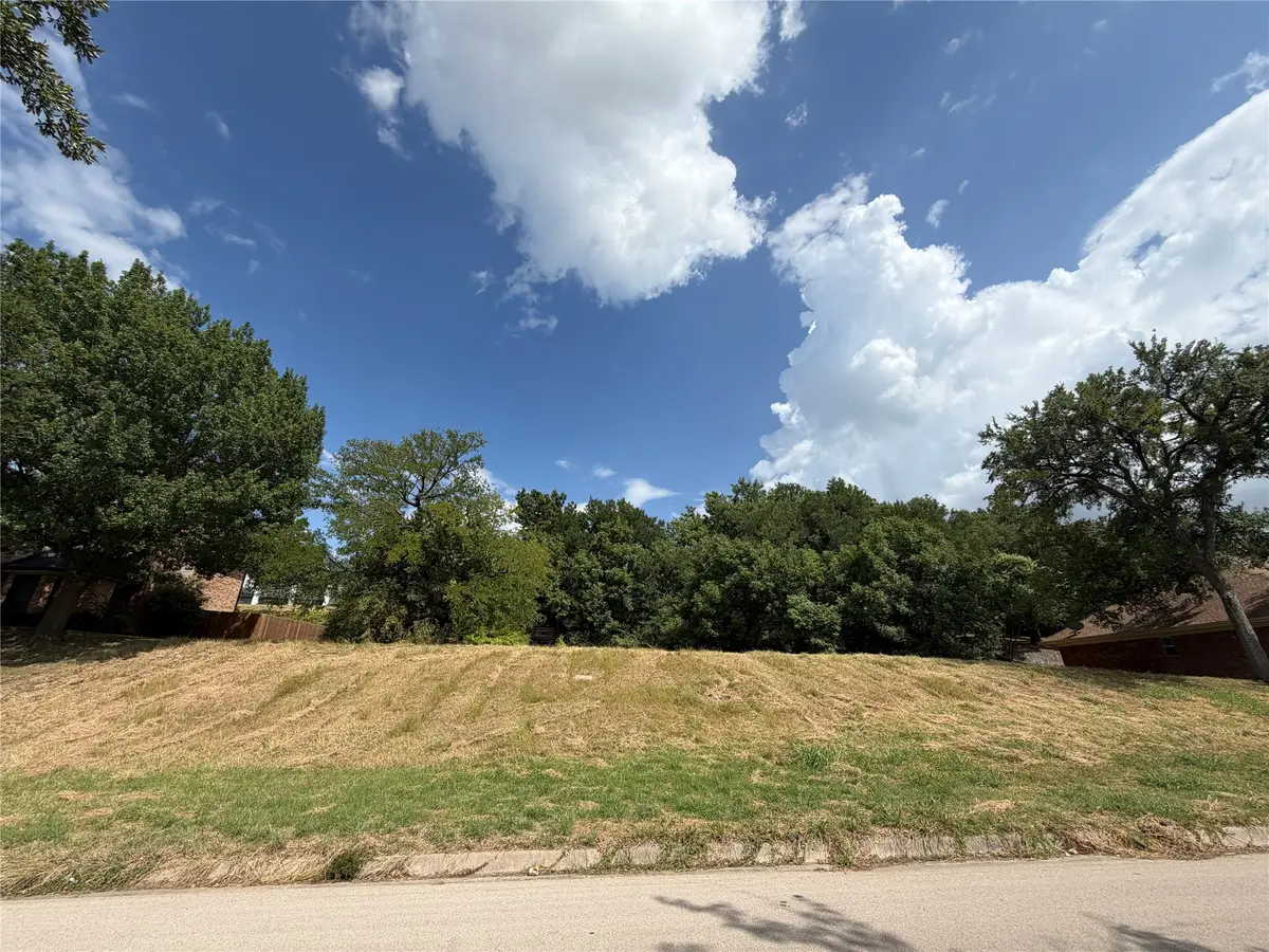 18 Thornhill Road, Benbrook, TX 76132 - #1