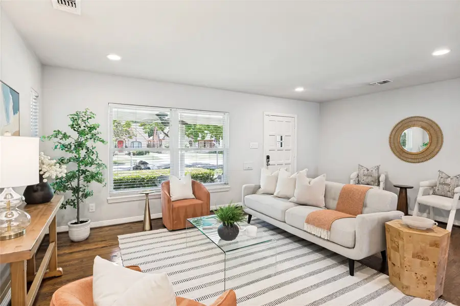1043 N Edgefield Avenue, Dallas, TX 75208 - #2