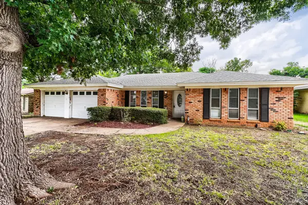 1205 Duane Street, Benbrook, TX 76126