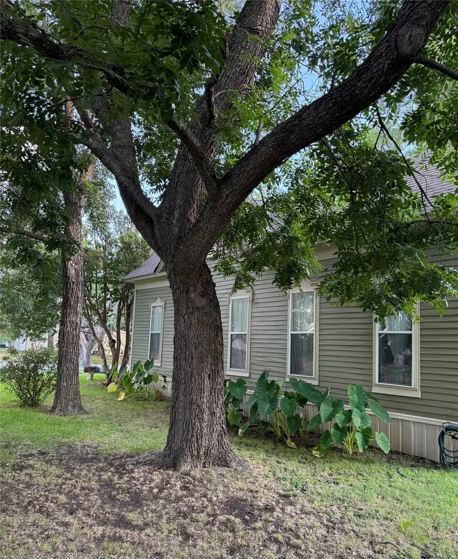 300 NW 3rd Street, Hubbard, TX 76648 - #3