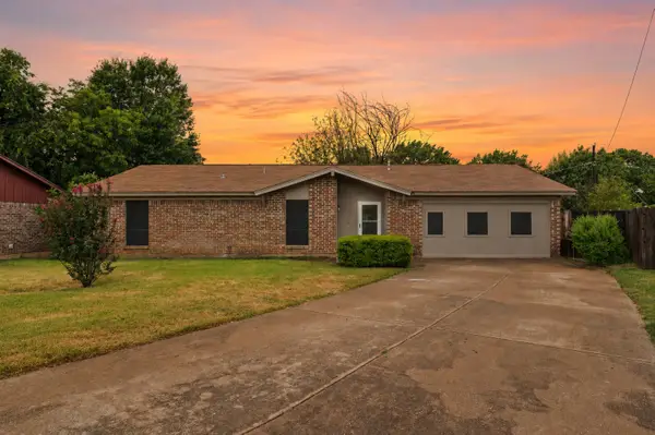 1915 Westover Court, Arlington, TX 76015