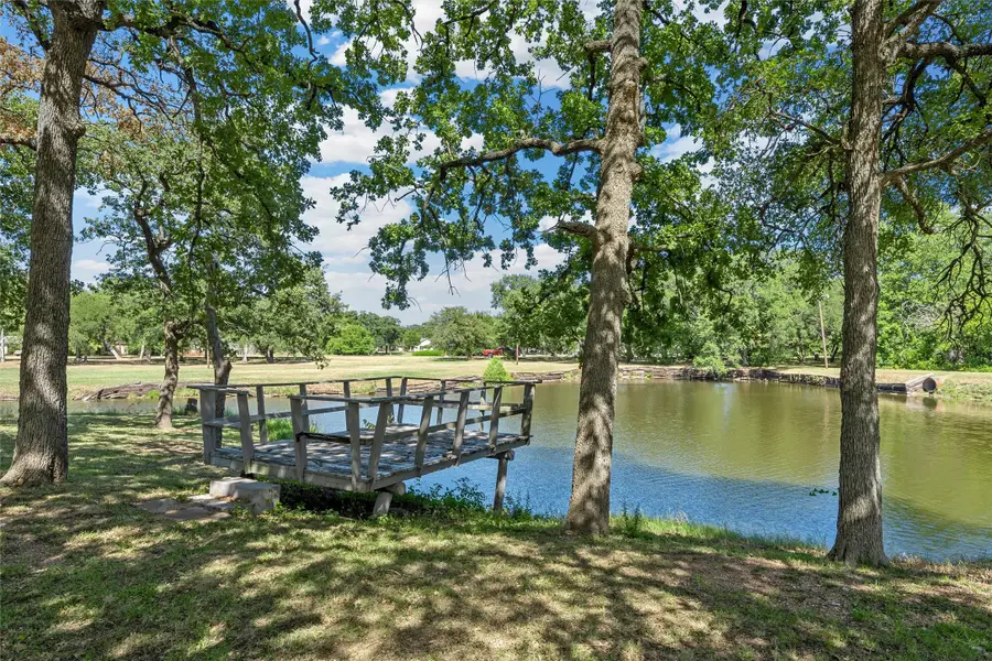 108 Spring Creek Street, Lacy Lakeview, TX 76705 - #2