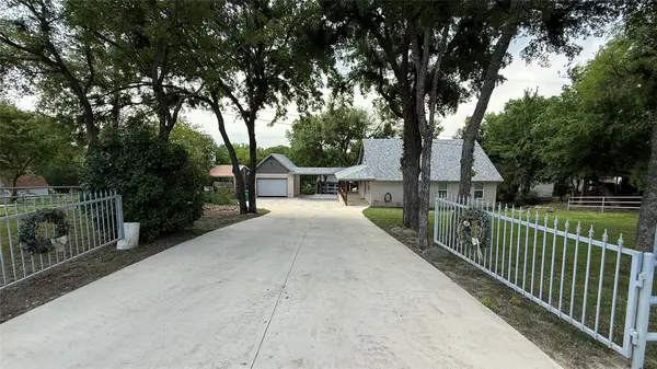 407 S Lakewood Circle, Lake Bridgeport, TX 76426