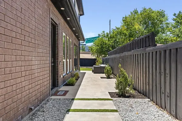 2722 Hondo Avenue, Dallas, TX 75219