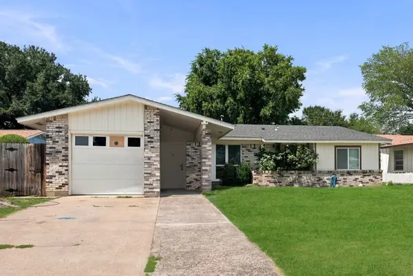 2621 Burning Tree Lane, Irving, TX 75062