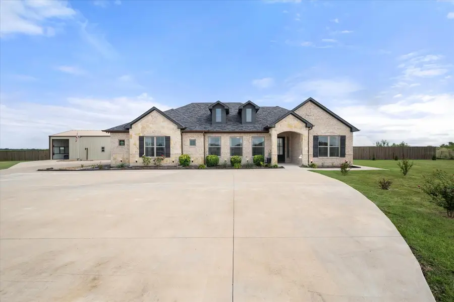 170 Grays Creek Circle, Ennis, TX 75119 - #2