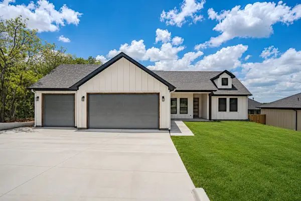 5712 Stonegate Circle, Granbury, TX 76048