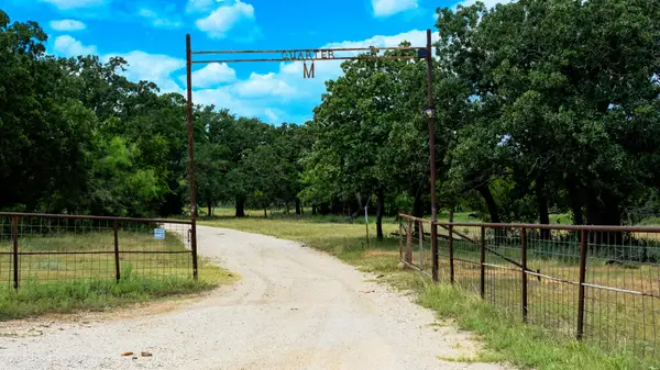 1922 Loving Road, Jermyn, TX 76459