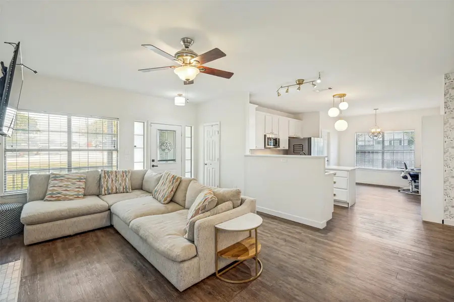 100 S Lakeview Drive, Lake Dallas, TX 75065 - #3