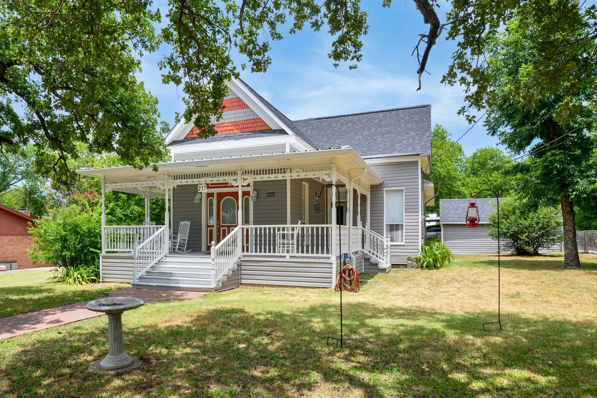 217 E 1st Street, Weatherford, TX 76086 - #1