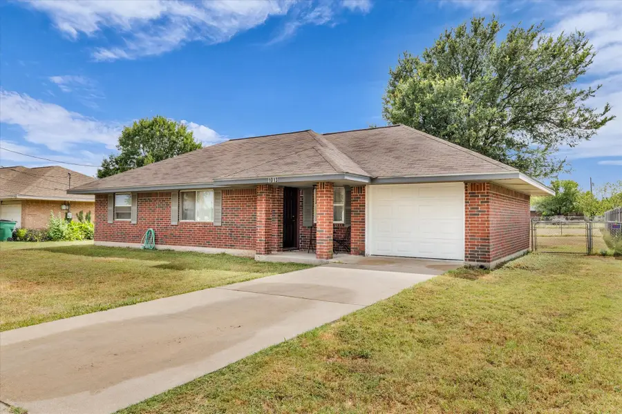 1013 S Madison Street, McGregor, TX 76657 - #2