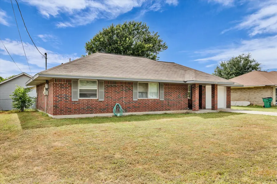 1013 S Madison Street, McGregor, TX 76657 - #3