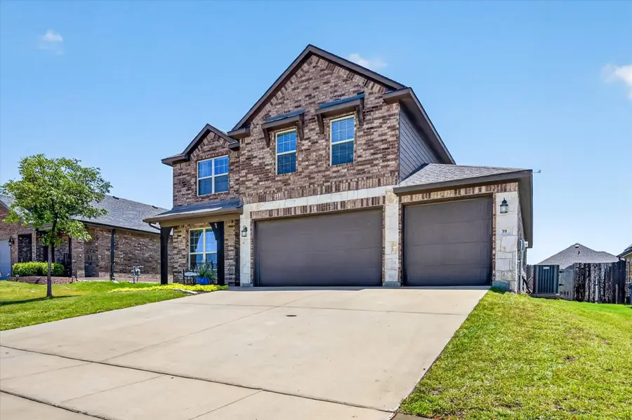 39 S Highland Drive, Sanger, TX 76266 - #3