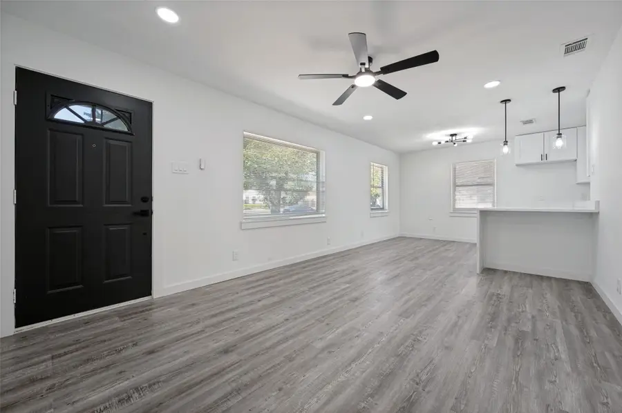 209 W 12th Street, Irving, TX 75060 - #2