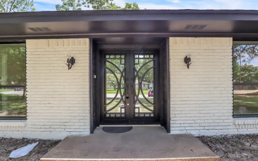 729 Surrey Circle, Grand Prairie, TX 75050 - #3