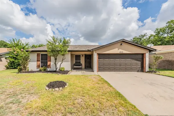 6245 Stardust Drive S, Watauga, TX 76148