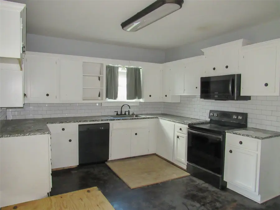 608 Hayes Street, McGregor, TX 76657 - #3